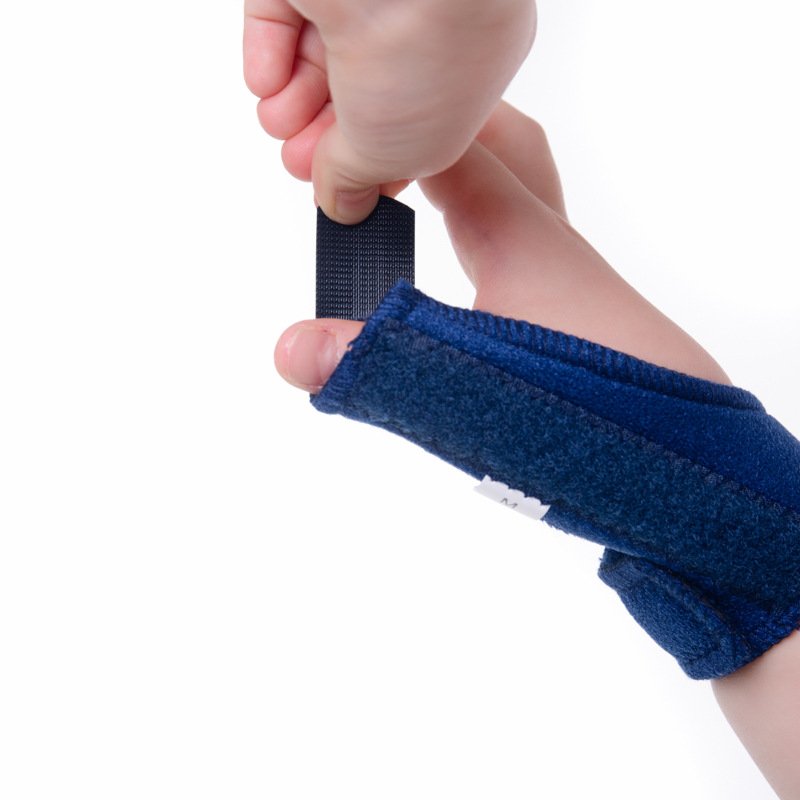 Wholesale of children's wristbands in factories, equipped with wrist stabilizers and thumb wristbands to relieve pain, and thumb straps