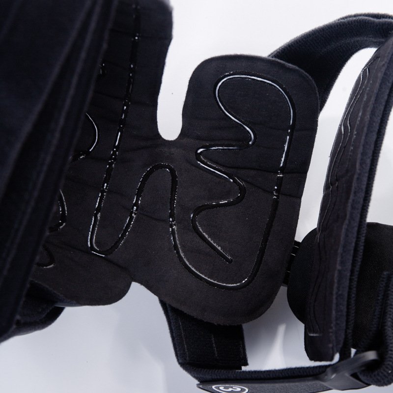 Factory adjustable knee joint fixation brace with hinged support for postoperative leg support in osteoarthritis